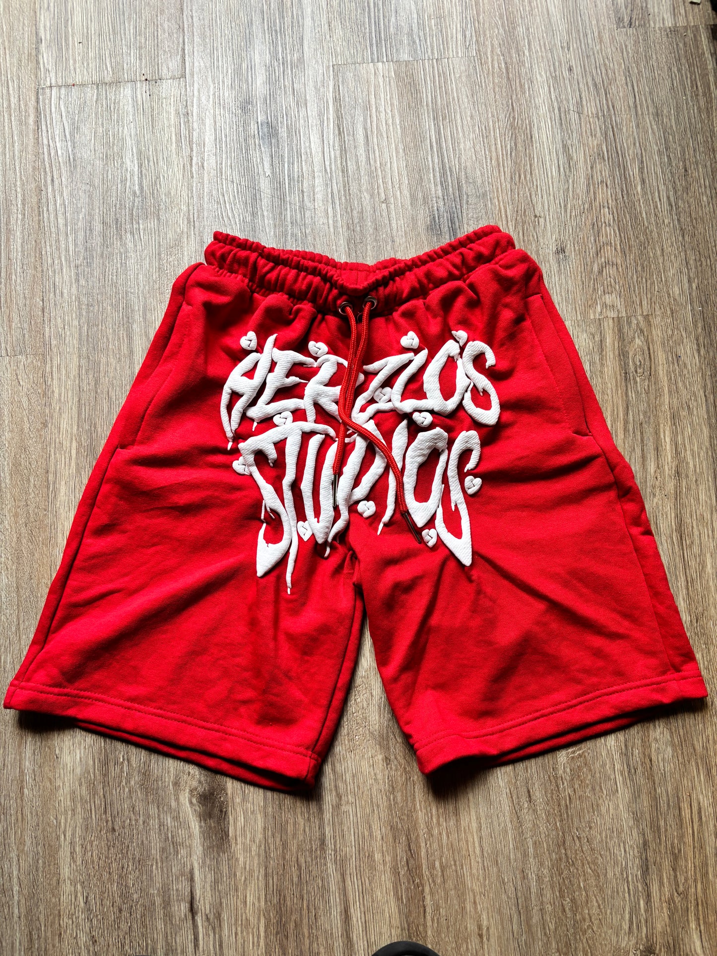 HERZLOS HEARTBROKEN SHORTS (RED)