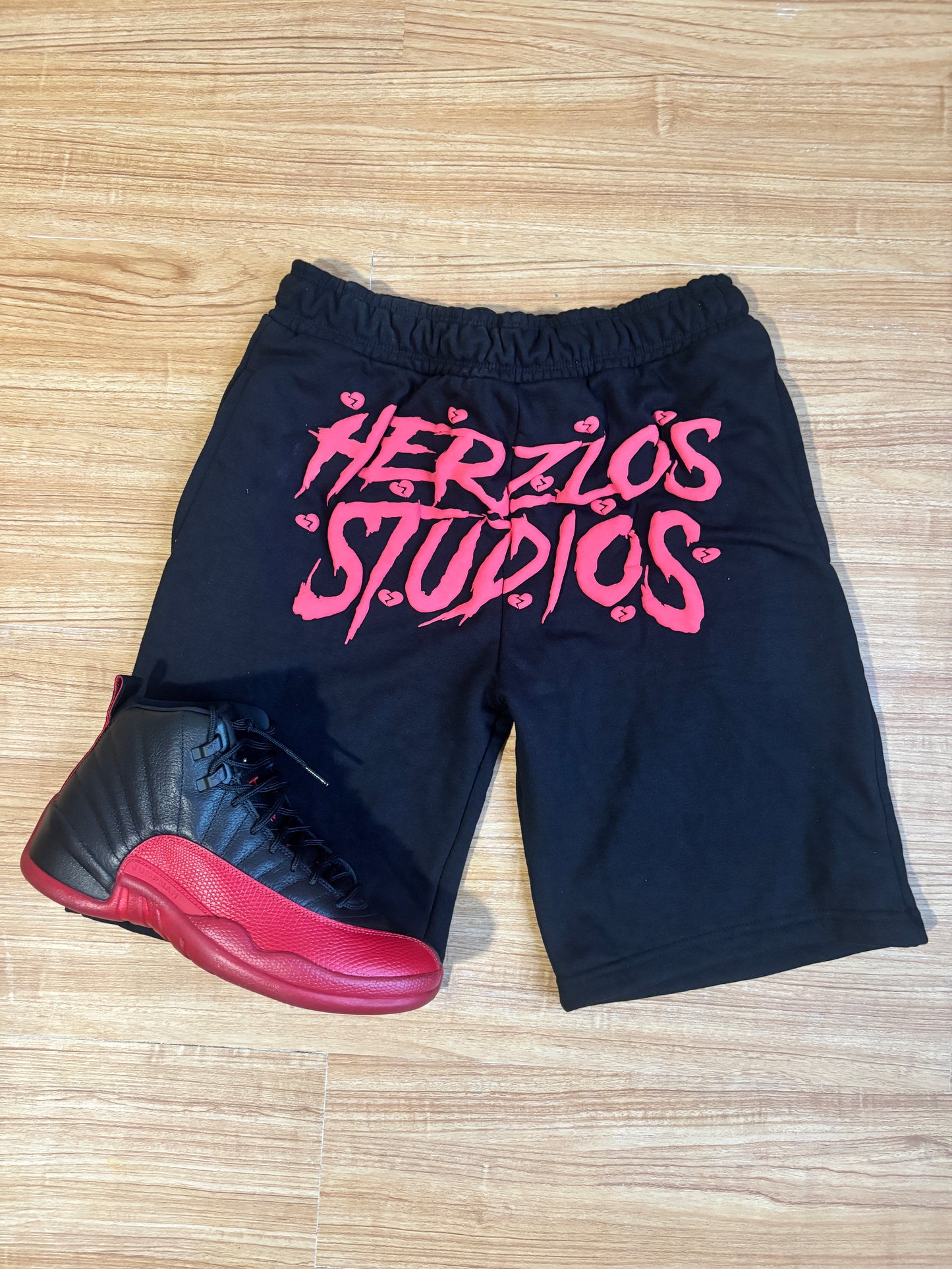 HERZLOS HEARTBROKEN SHORTS (RED & BLACK)