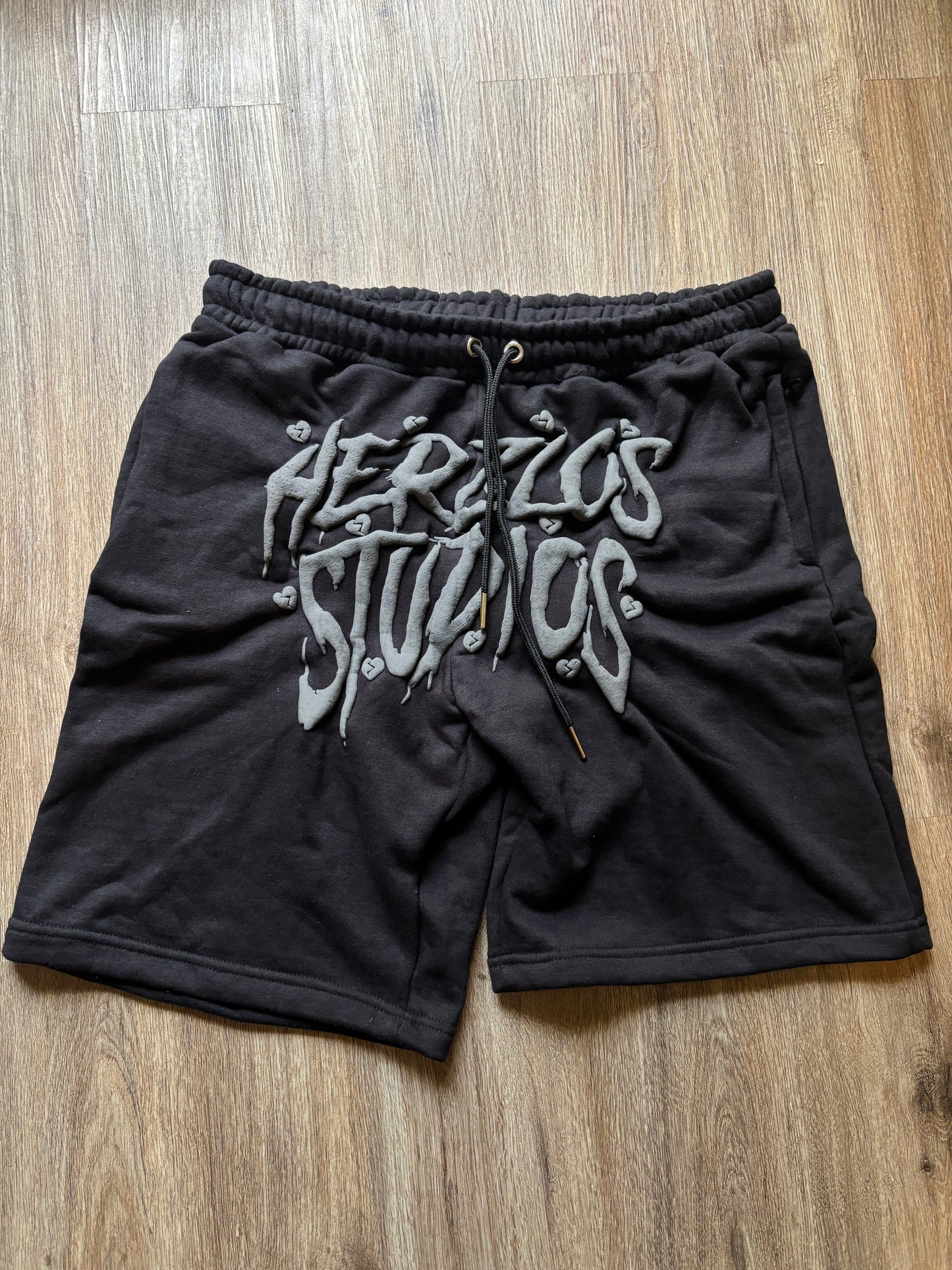 HERZLOS HEARTBROKEN SHORTS (BLACK & GREY)