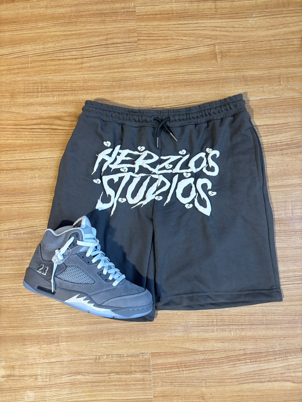 HERZLOS HEARTBROKEN SHORTS (GRAY)