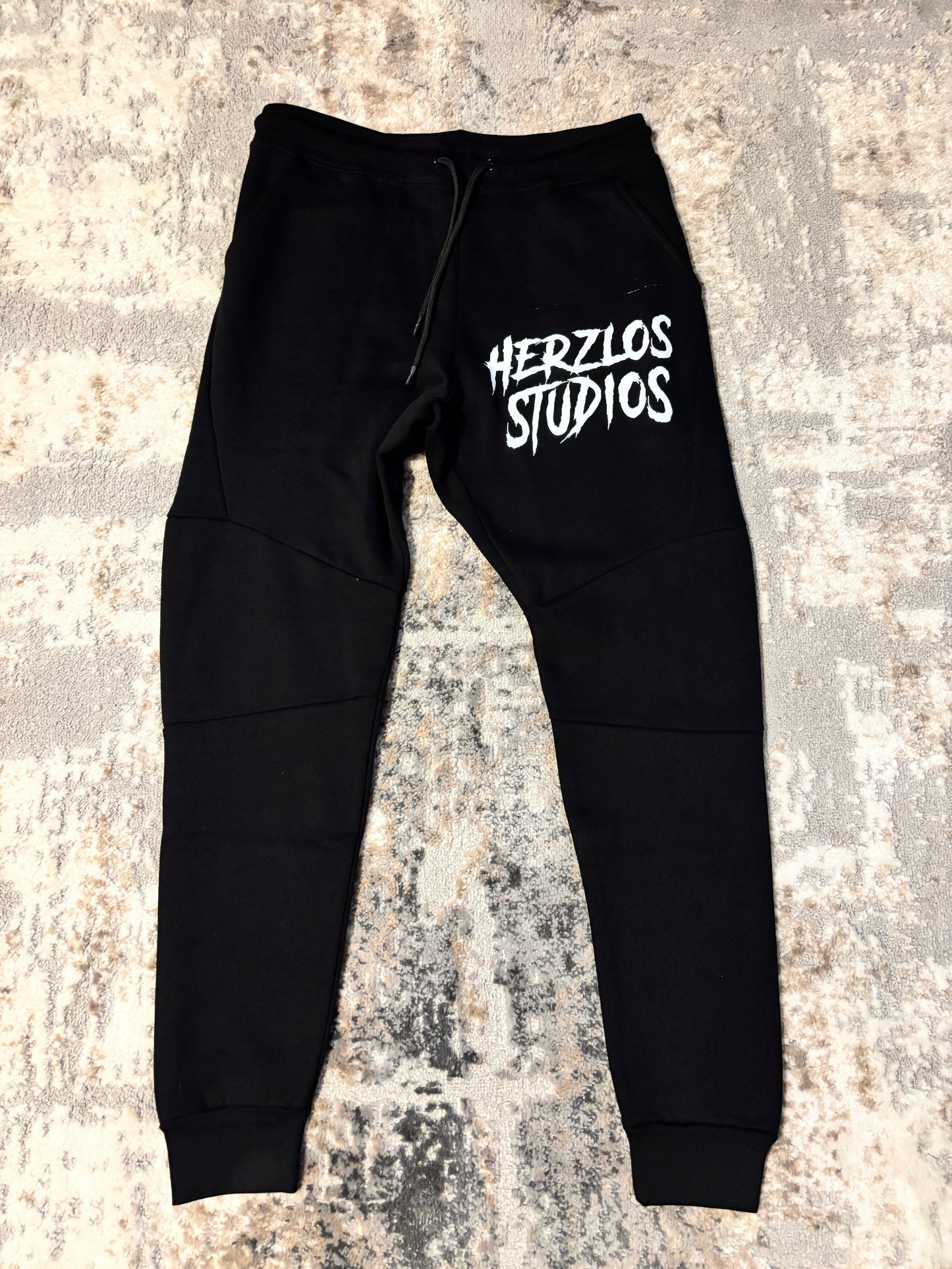 HERZLOS STANDARD JOGGERS (BLACK)